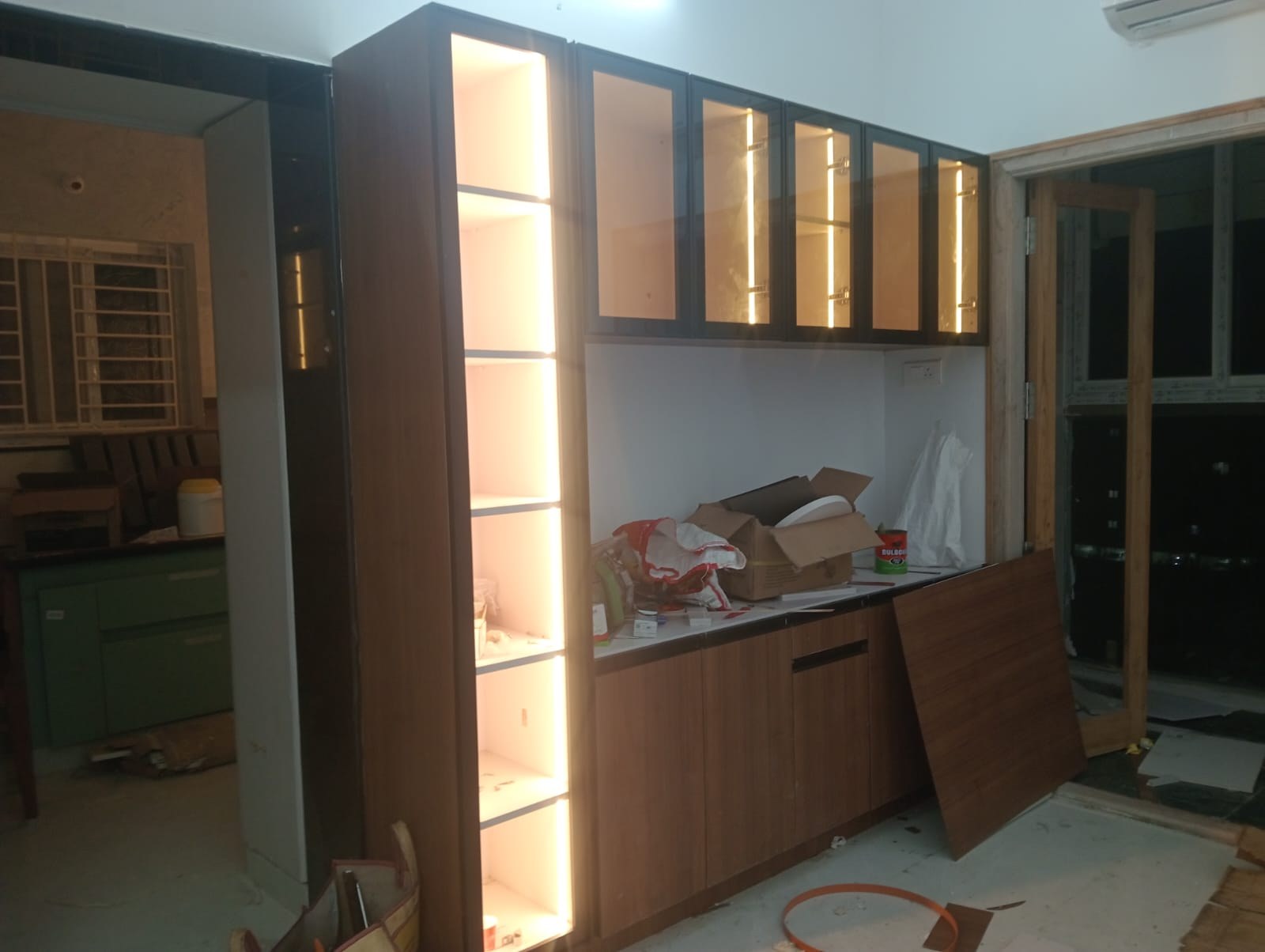 Crockery unit