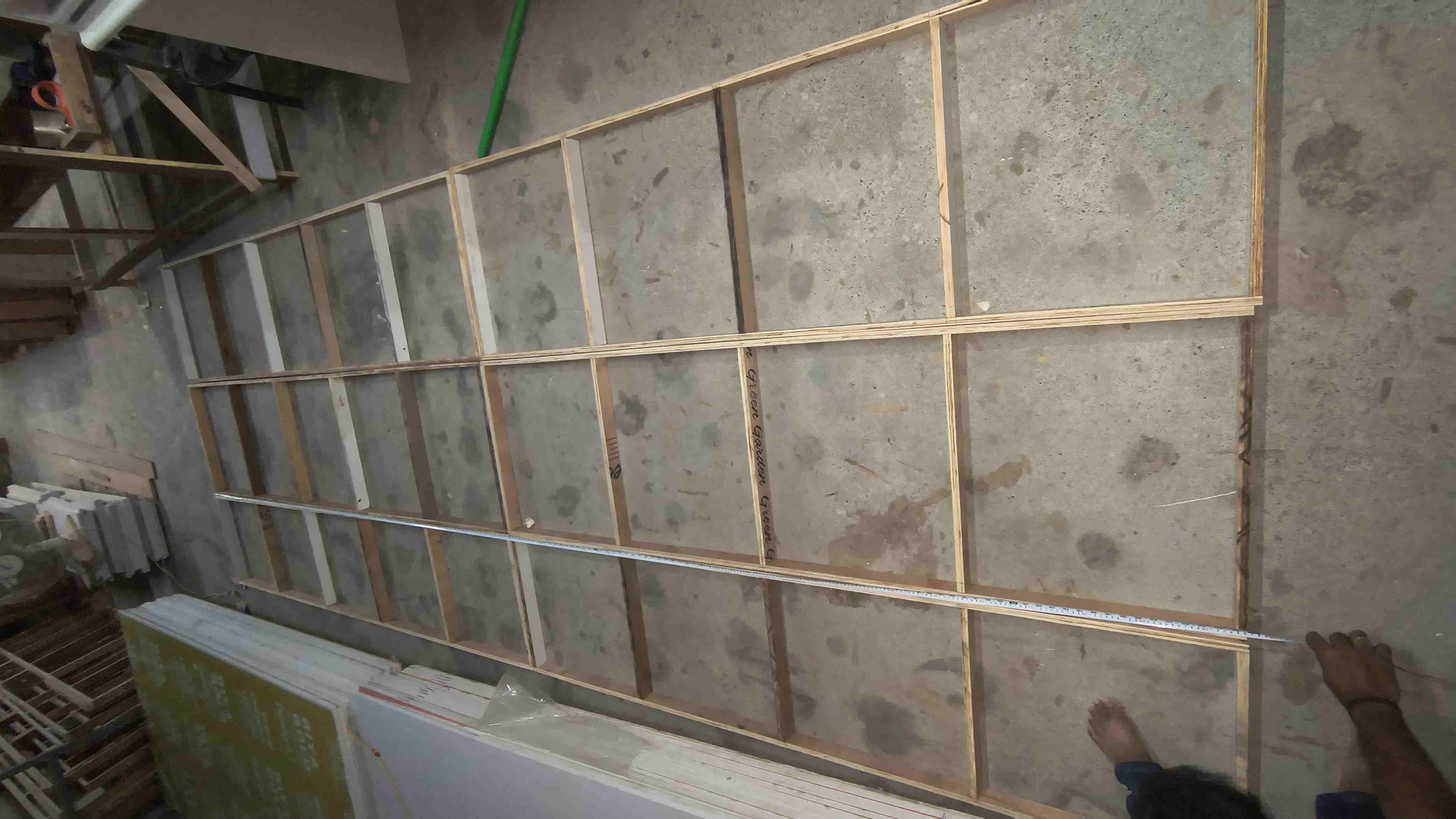 Plywood partion